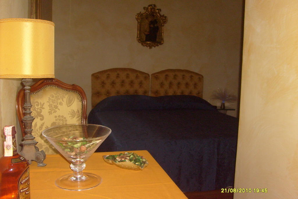 B&B Carolina Plebiscito R. Naples Room photo