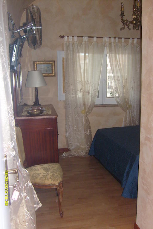B&B Carolina Plebiscito R. Naples Room photo