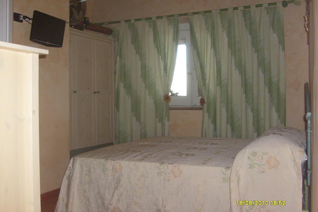 B&B Carolina Plebiscito R. Naples Room photo